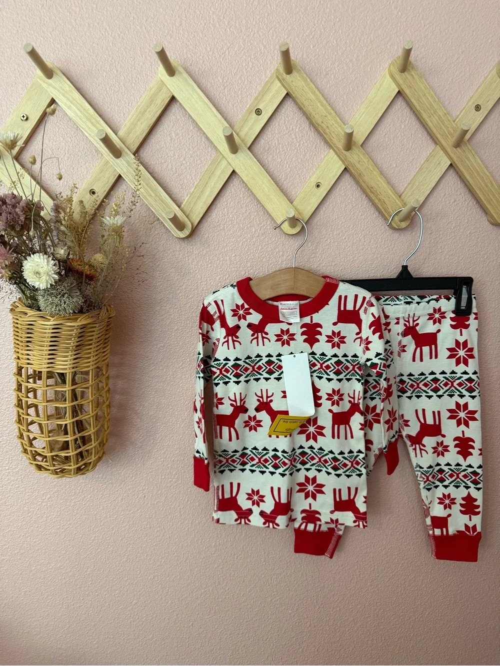 NWT Hanna Andersson Kids Red and Cream Reindeer Holiday Pajama Set